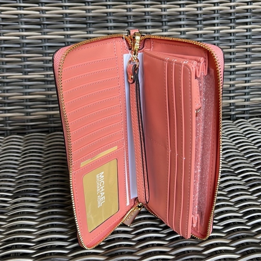 Michael Kors Jet Set Travel Large Travel CONTINENTAL 
Sherbert - Picture 7 of 16